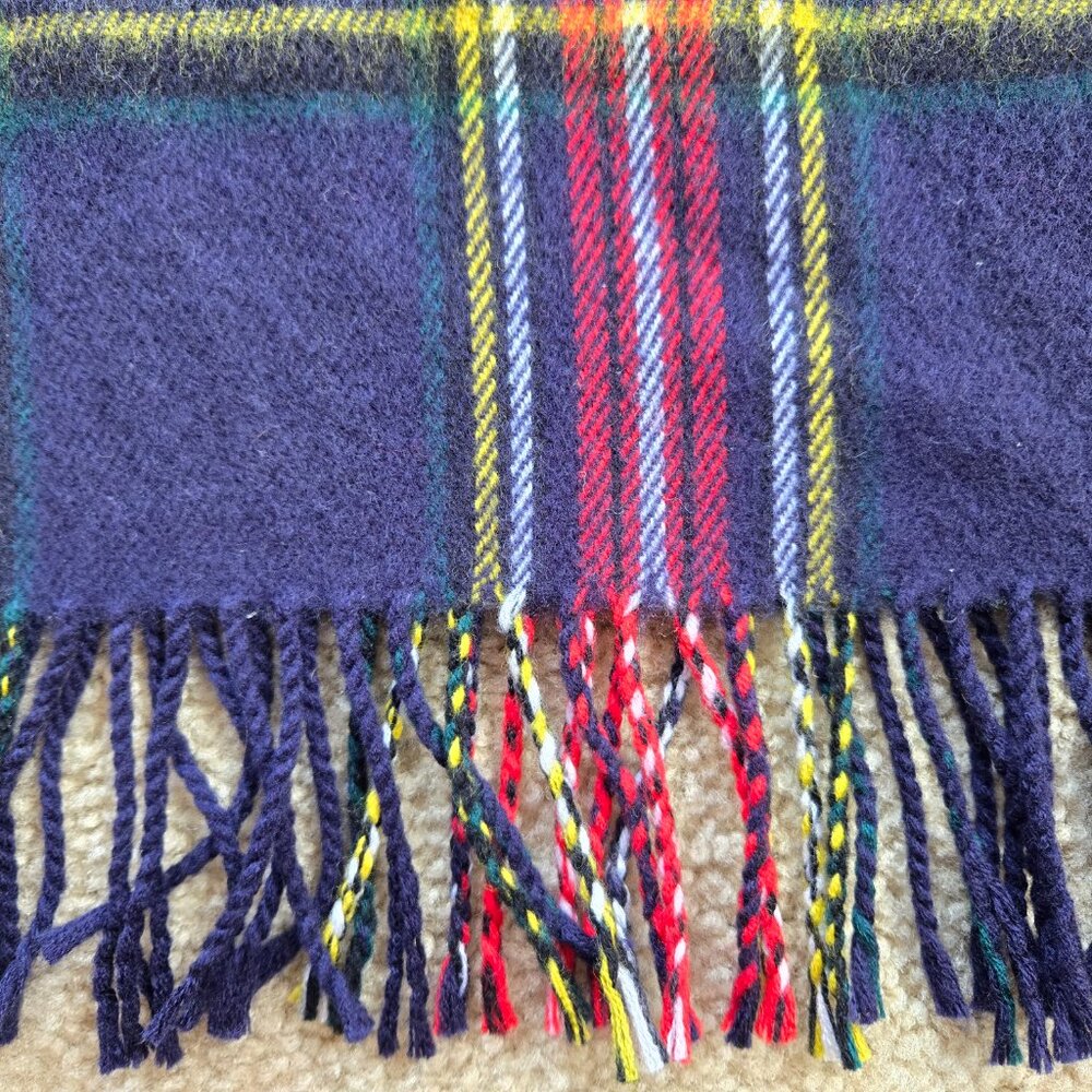 Tartan Plaid Wool WRAP Gorgeous and Soft - Picture 3 of 9